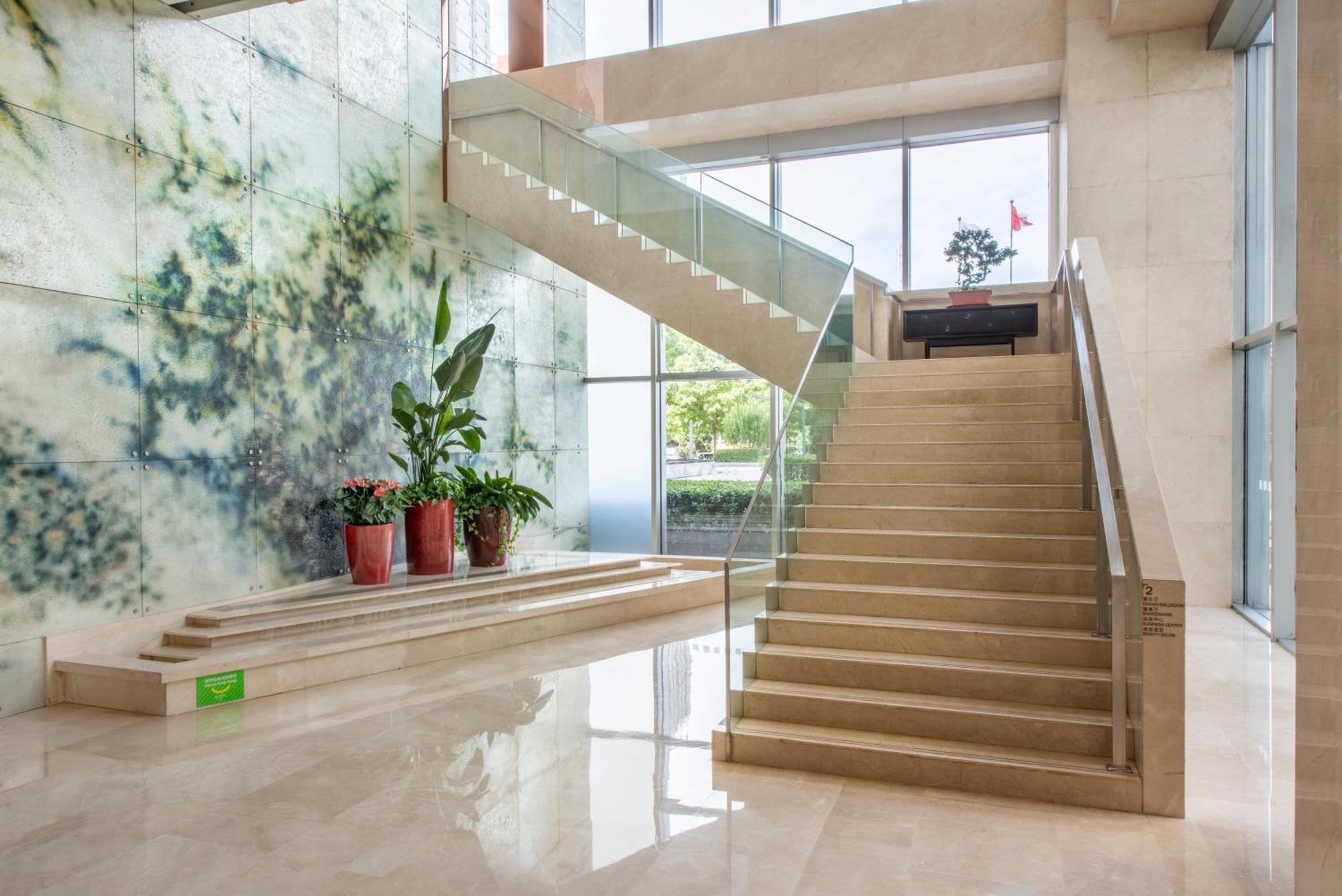Holiday Inn Beijing Focus Square, an IHG Hotel Buitenkant foto