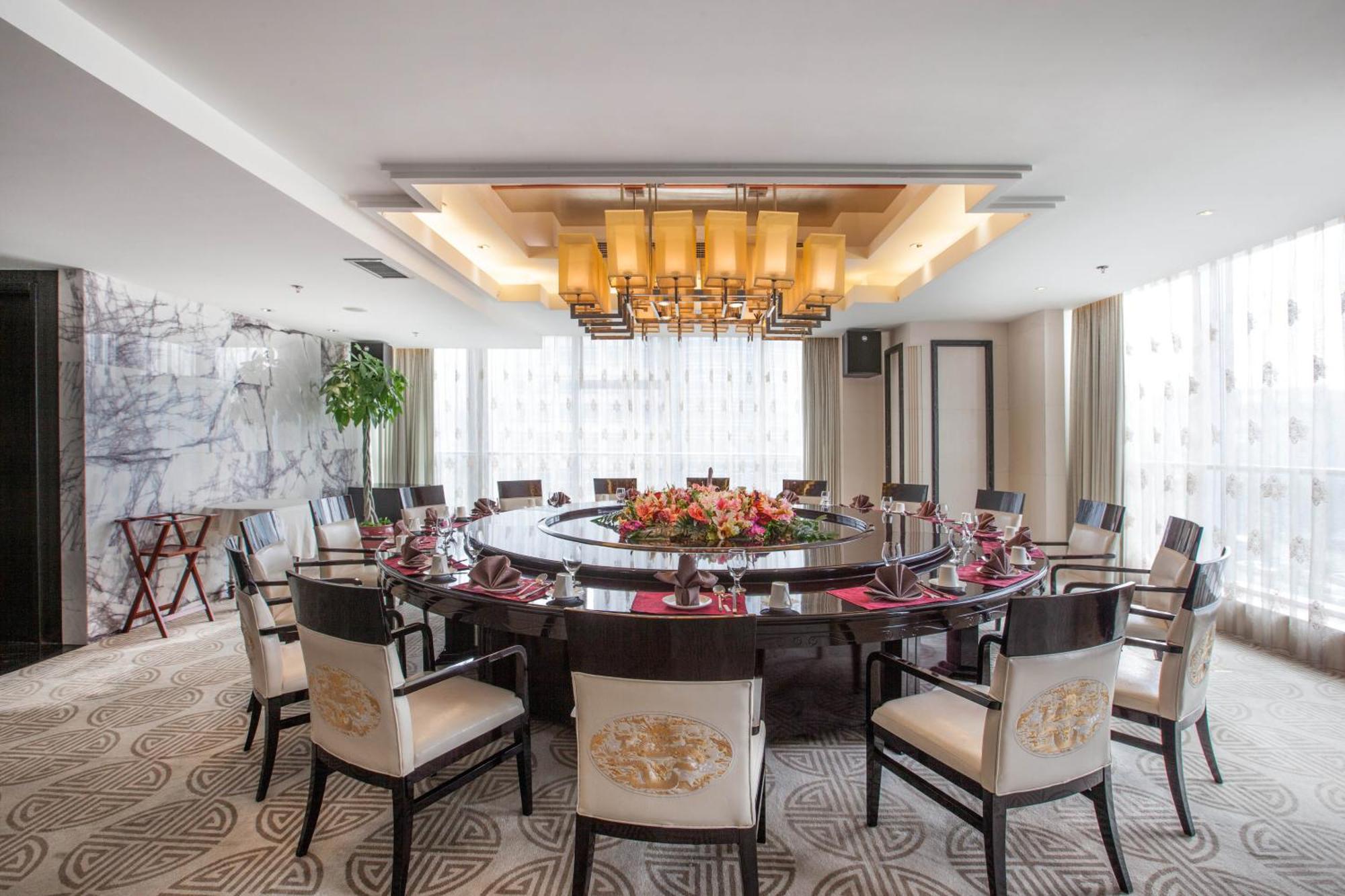 Holiday Inn Beijing Focus Square, an IHG Hotel Buitenkant foto